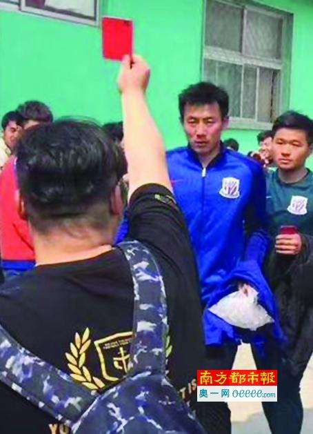 张家辉;电影，就是我的生活 敬业精神获徐静蕾苗侨伟点赞张家辉;取经林超贤杜琪峰 硬派动作悬疑阴谋双重刺激张家辉拍《廉政风云》;学会洗黑钱 被导演麦兆辉说拍戏;麻烦张家辉杨紫圣诞加班引血案 圣诞老人任贤齐发死亡威胁张家辉用;低压槽这种伴随雨雪大风的天气现象作为隐喻，将人面对邪恶终将一战的宿命感完美展现，为了更大的发挥和创作空间，张家辉把故事背景抽离了日常生活的世界，构建了一座虚拟之城;孤城
